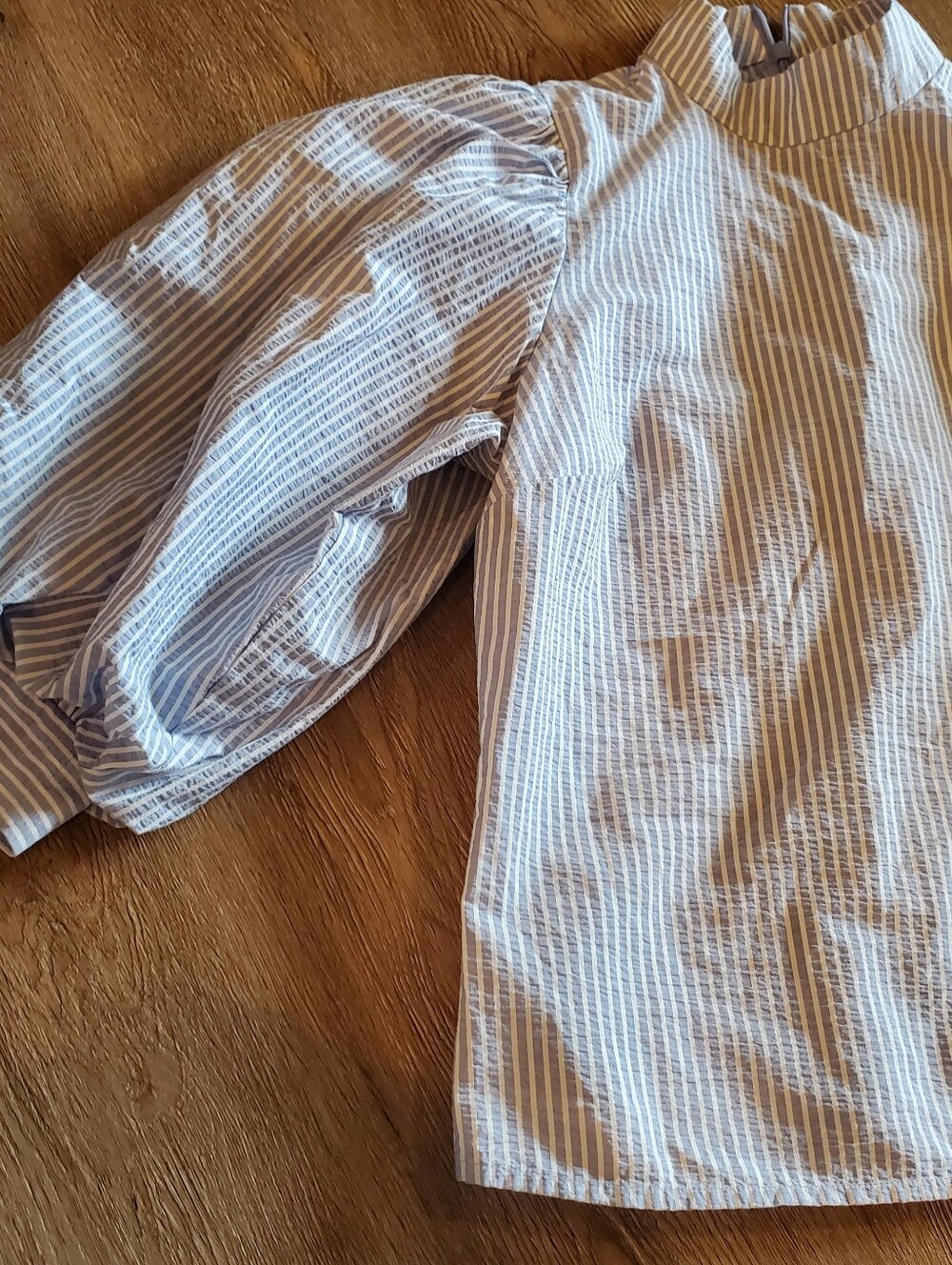 Levis Top - Picture 3 of 7